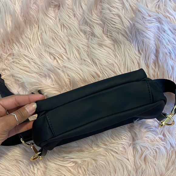 Tommy Hilfiger Crossbody Bag - Picture 9 of 11